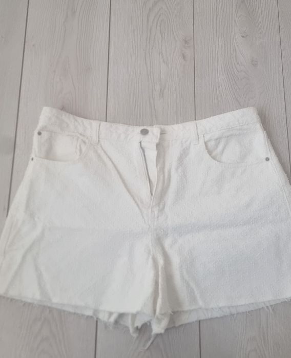 Pantaloni scurti dama marimea 42