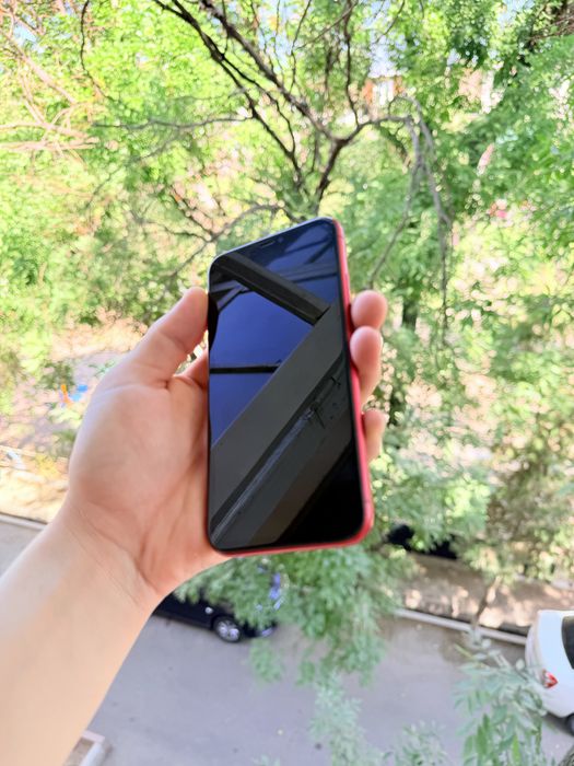 Iphone 11 srochna sotiladi