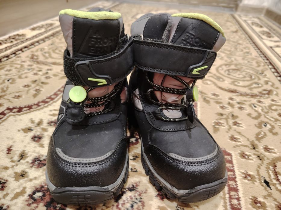 Продам детские зимние ботинки