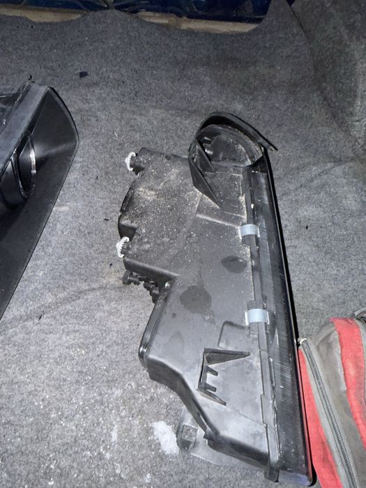 Фары BMW E36 почти новые.