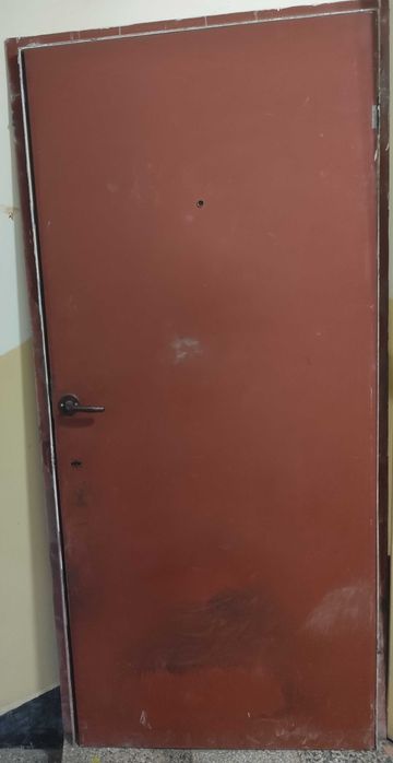 Метална входна врата с каса