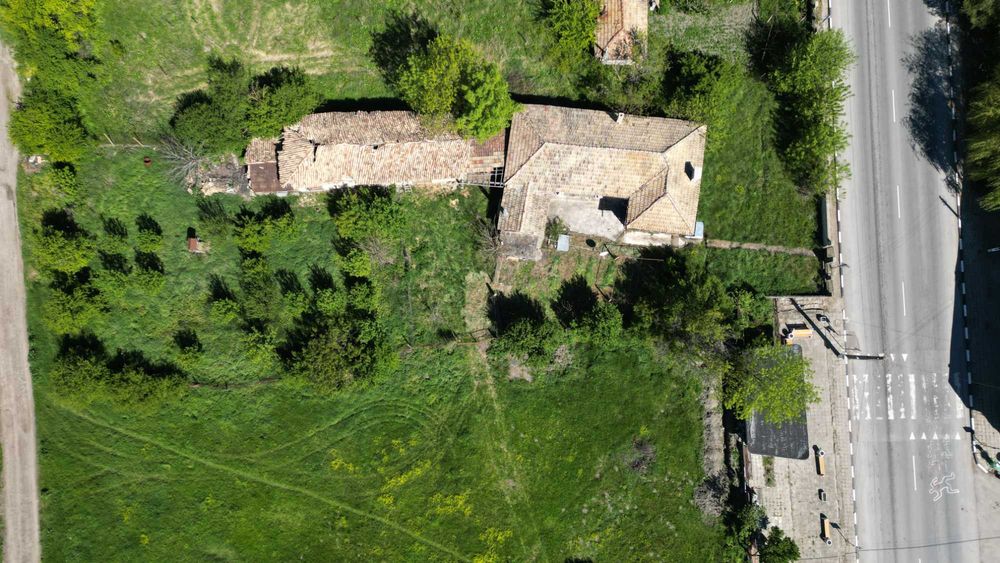 Тухлена къща в центъра на с. Здравец - 8670