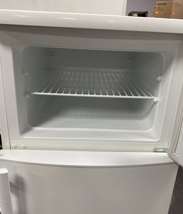 Хладилник Electrolux EJ2301AOW2, 228 л, Клас A+, H 140 см.