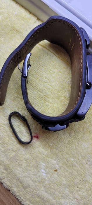 Продаётся  необичные часы GUESS кварц!