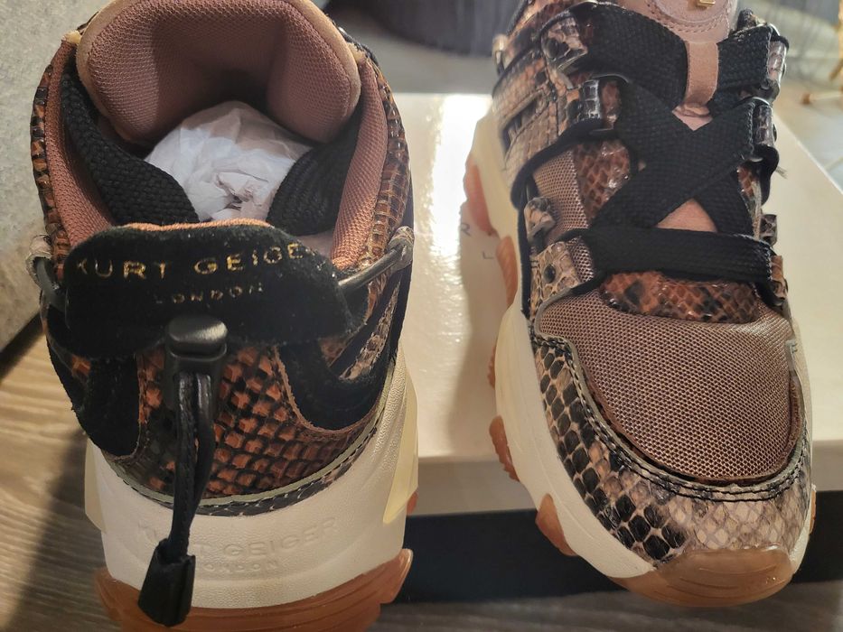 Масивни дамски обувки