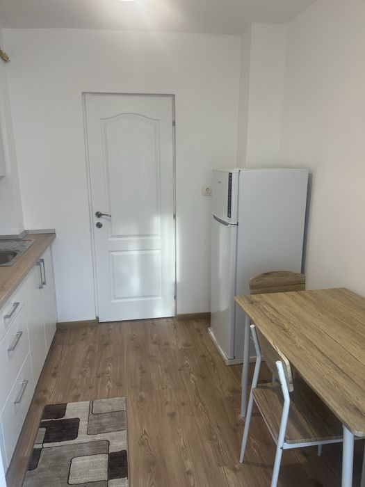 Inchiriez apartament 2 camere decomandat centru