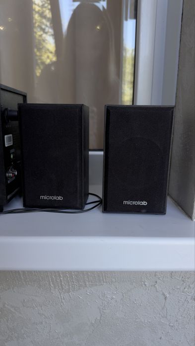 Microlab M-105R, система 2.1 — сабвуфер + 2 сателлита.