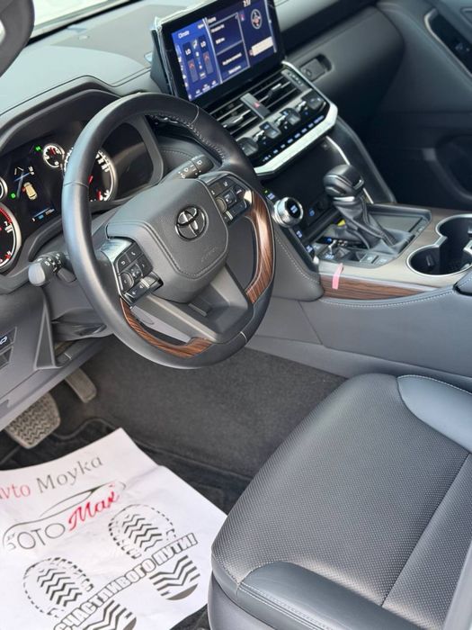 Toyota lc300 3.5 twin turbo 2024-yil 7.000 probeg 3 qatorli