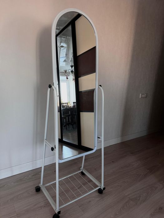 Зеркало напольное