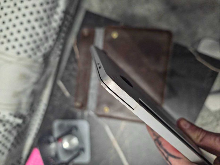 MacBook 13 Pro m1 8gb 256gb