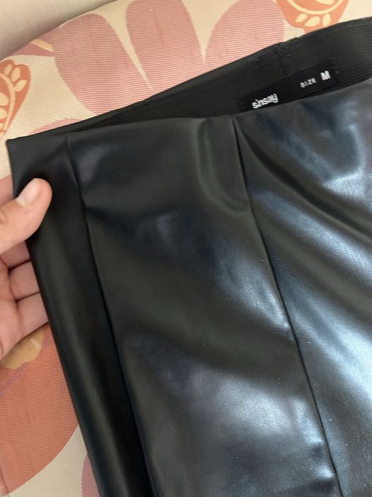 Кожен черен панталон