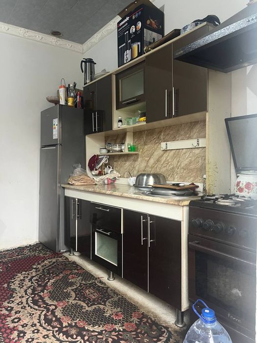 Учаска сотилади 6 сотик 4та хона топли пол килинган яхши жойда жойлаш