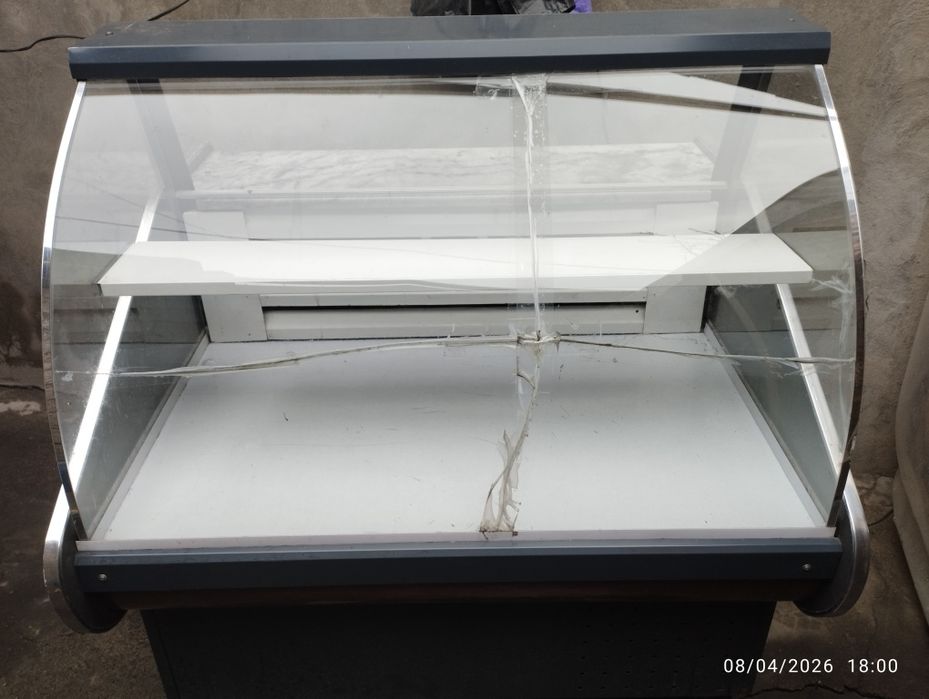 Витрина холодильник сотилади
