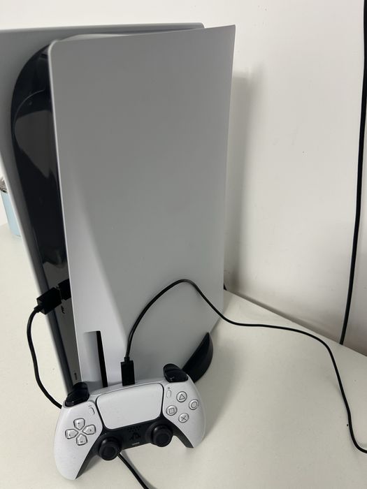 Vand PlayStation 5 varianta cu disc