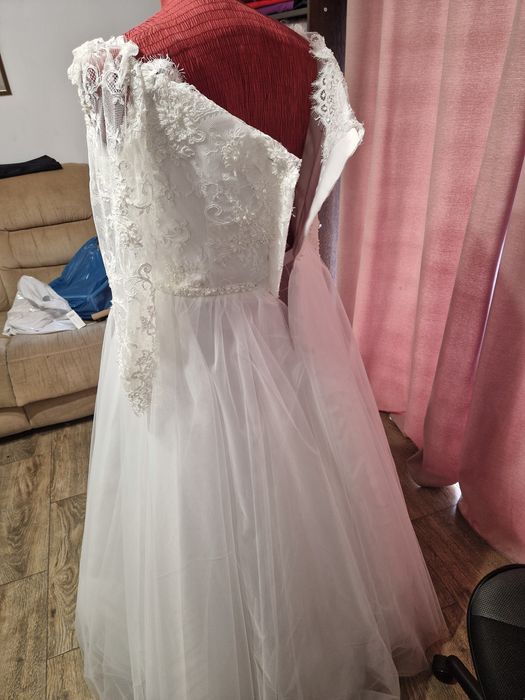 Vand rochie de miresa
