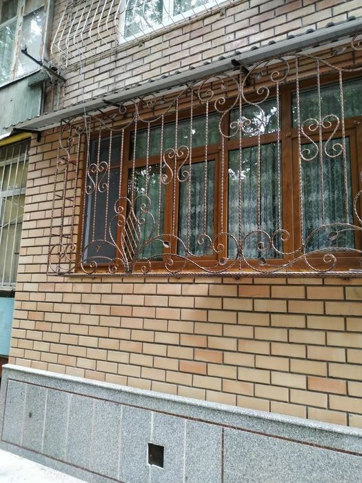 Установка решетки на раму и ограждение