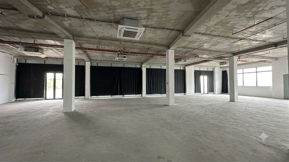 Первый этаж  420m2в Бизнес центре идеально под кофейню f88