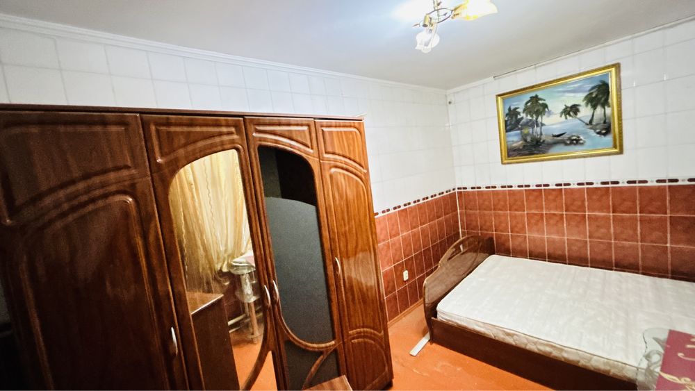 Спальня диван и шифонер