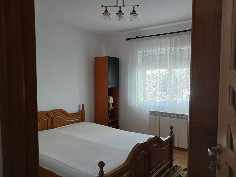 Închiriez apartament cu doua camere  pe strada Cuza Vodă în Roman