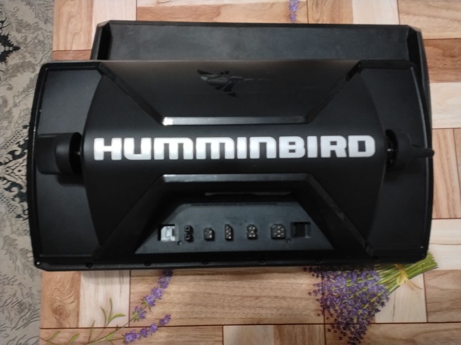 Продавам сонар humminbird helix 10 si gen 2