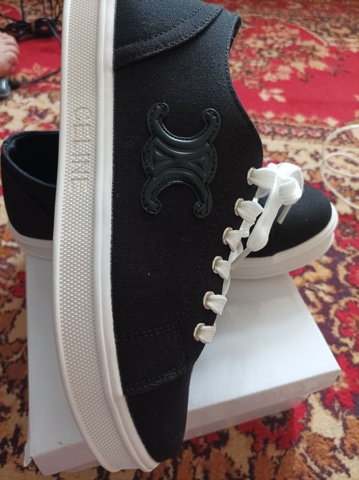 Кроссовка женская