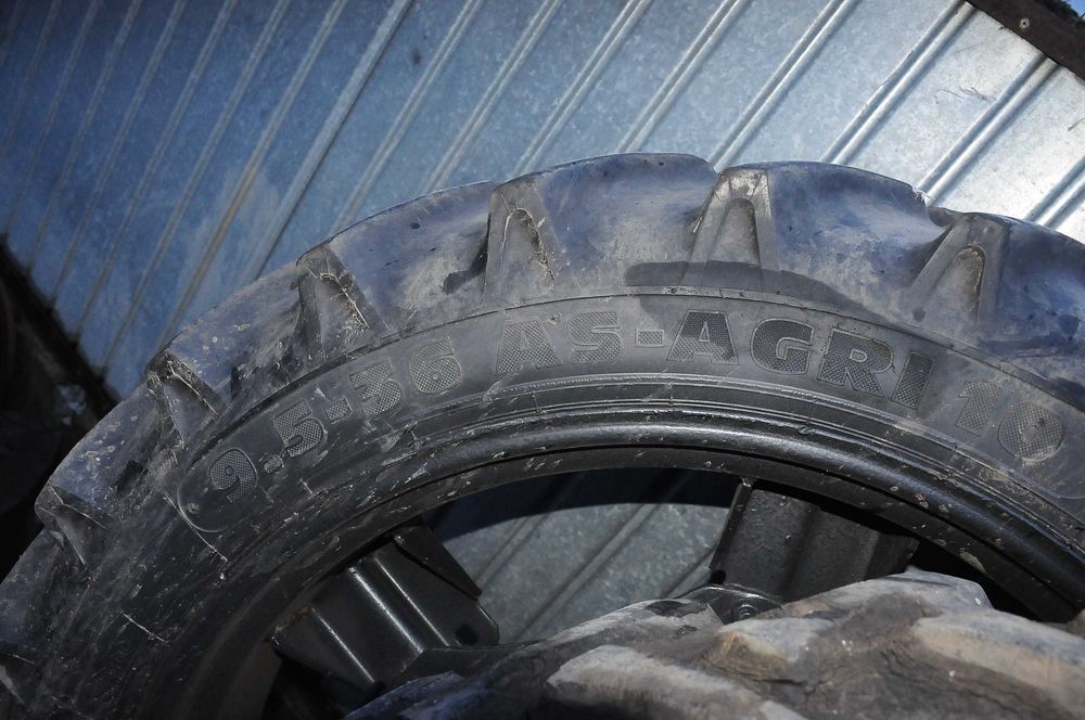 Vand 2 roti pereche pentru tractor legumicol utb universal Leut L445