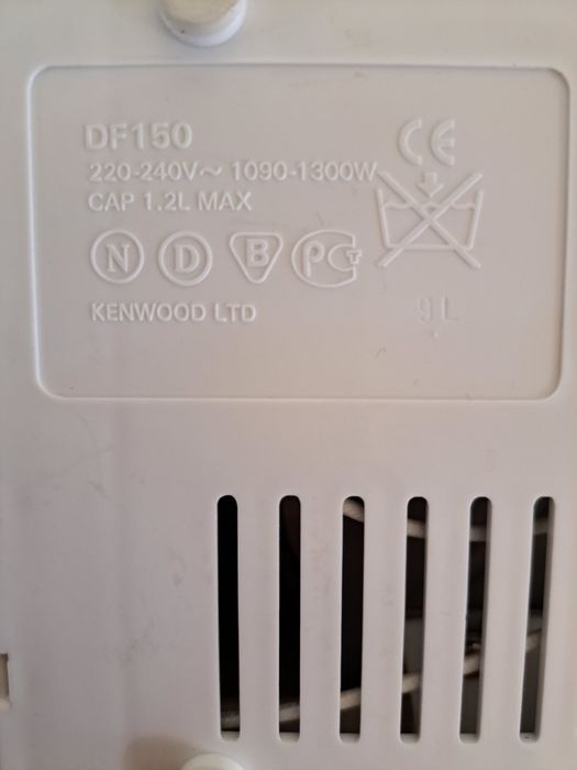 Friteuza compacta Kenwood DF150