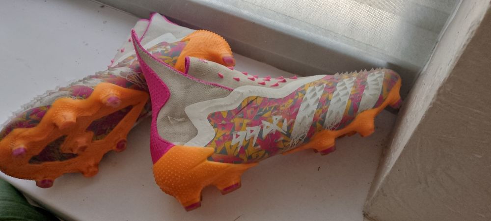 Продам бутсы Адидас предатор