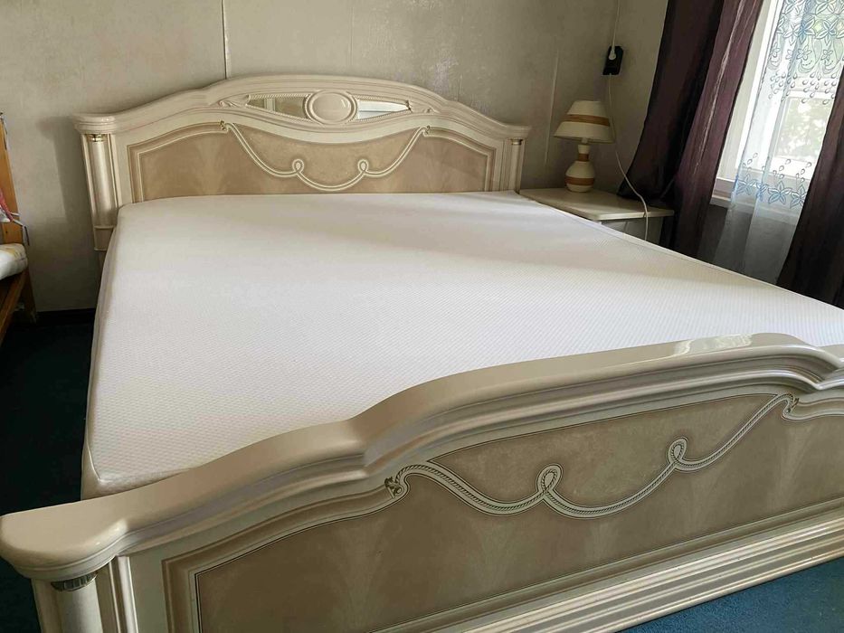 Масивен спален комплект