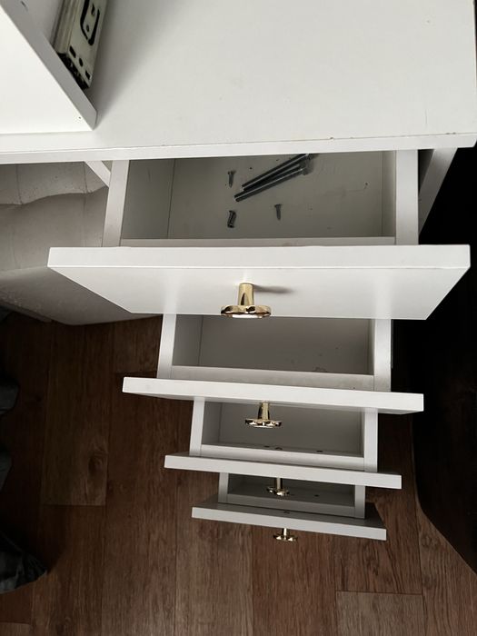 Продам туалетный столик