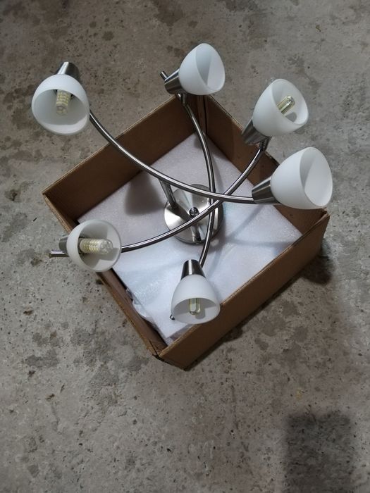 Vând lustră inox satinat.