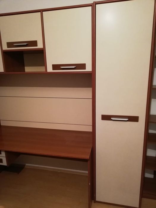 Продам письменный стол со шкафом. Состояние нового.