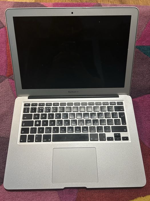 MacBook Air 13” Mid 2013 | i5 | 4GB RAM | 120GB SSD | Работи отлично