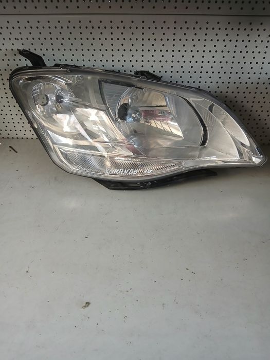 Десен фар Ssang Yong Korando