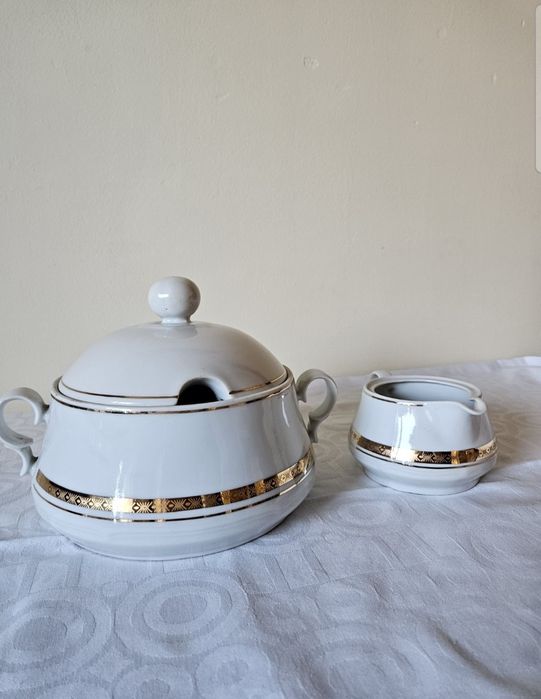 Антики: Грънци,чайници, бъклица, др