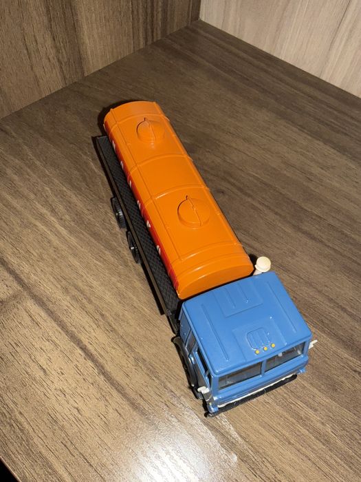 Коллекционная можель Камаз(Молоковоз)