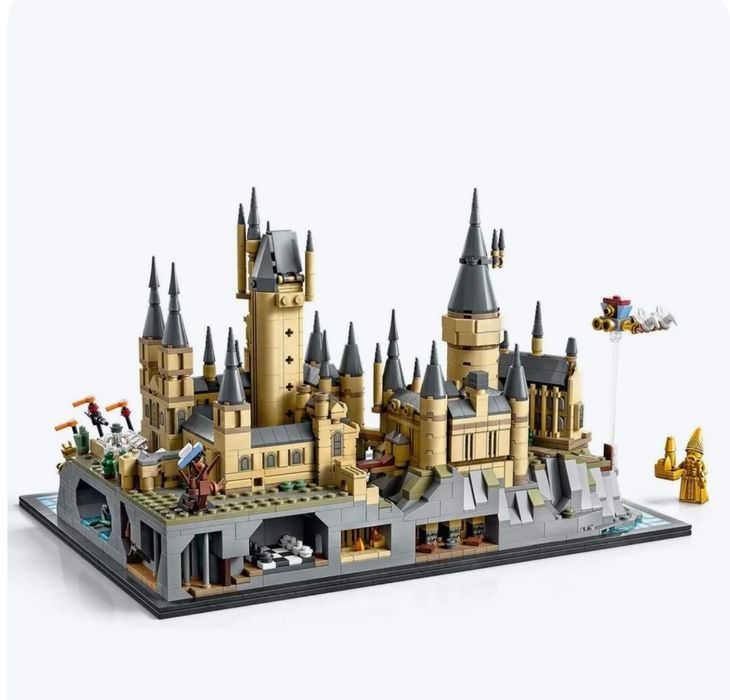 Конструктор LEGO Harry Potter Замок и территория Хогвартс, 2660 детале