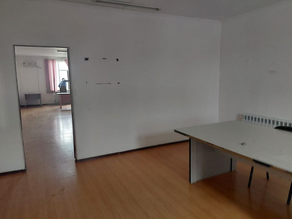 Офис просторный кабинет