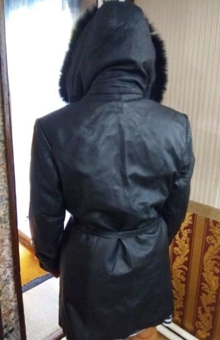 Куртка кожаная с капюшоном