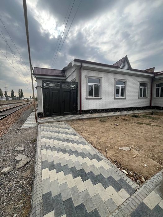 Яшнабод туманида 3 хонали уй сотилмоқда