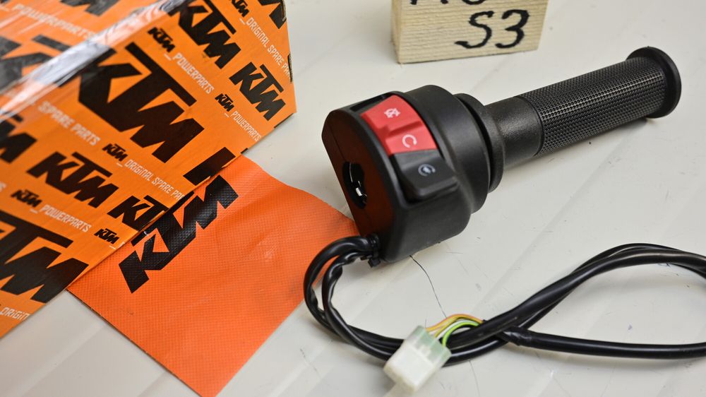 Husqvarna Svartpilen 401 2024 Bloc comenzi dreapta cu maneta