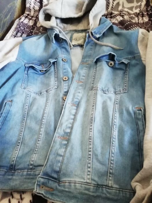 Куртка джинсовая . Подростковая. 7-8 класс