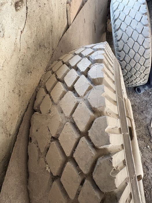 Гуми с джанти за камион