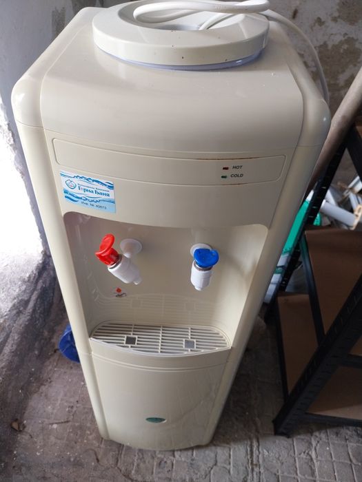 Диспенсър за вода