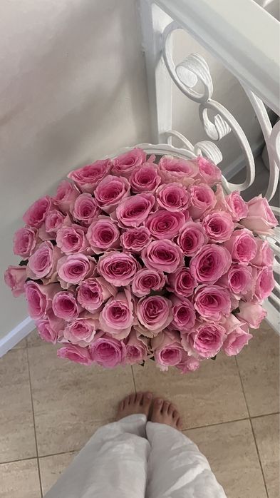 Нежный букет роз в розовом цвете