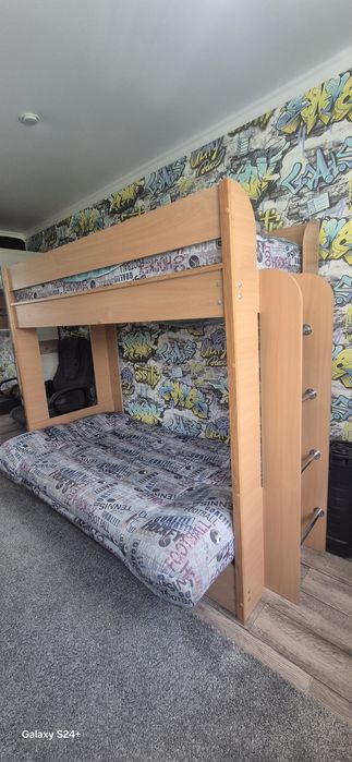 Продам кровать двухъярусную