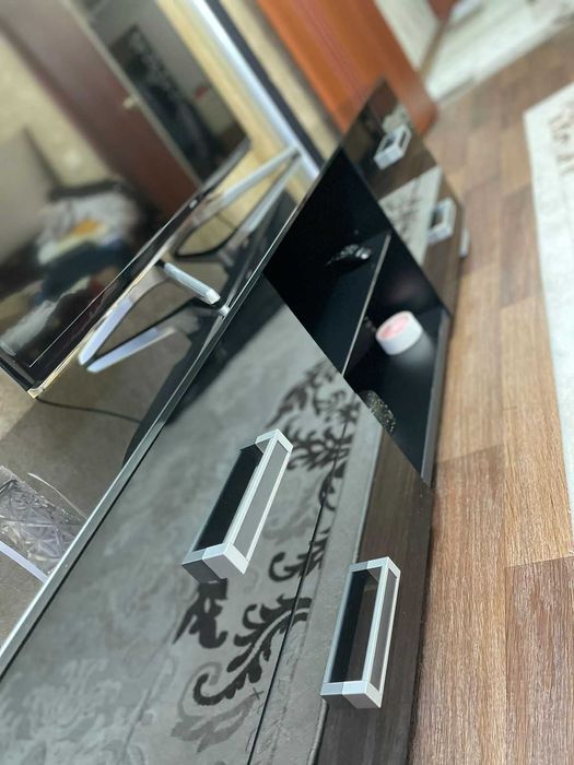 Продам тумбу под телевизор