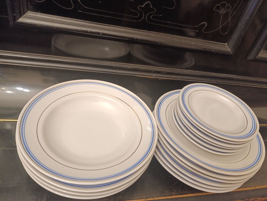 Недорого!Набор тарелок,16 штук,в отличном состоянии
