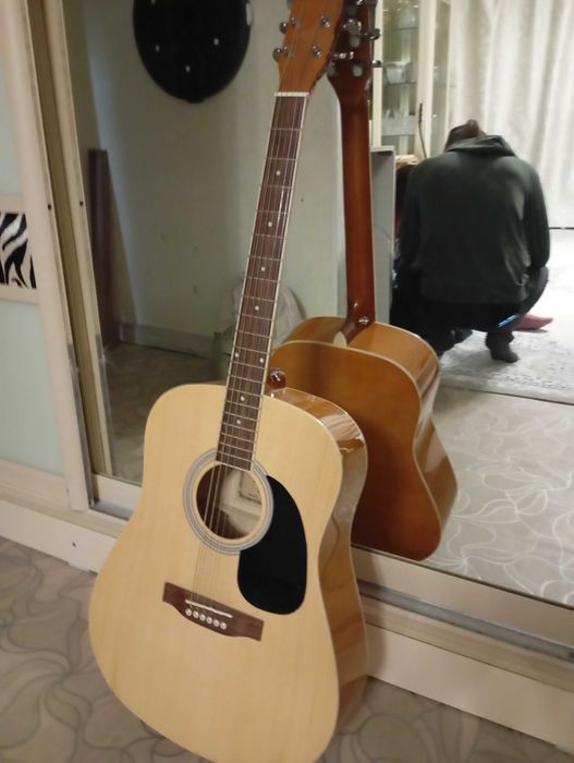 Большая гитара в отличном состоянии