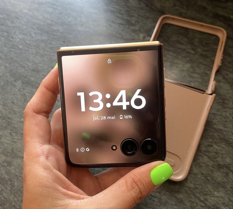 Motorola razr 60 ultra  NOU